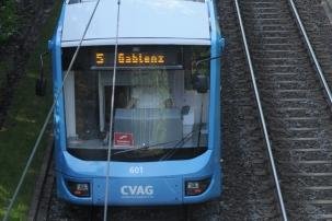Die Fahrgastzahlen der Linie 5, wie hier an der Stollberger Straße in Markersdorf, sinken seit Jahren. Die CVAG begründet dies mit Häuserabbrüchen, Bevölkerungsrückgang und höheren Ansprüchen der Nutzer.