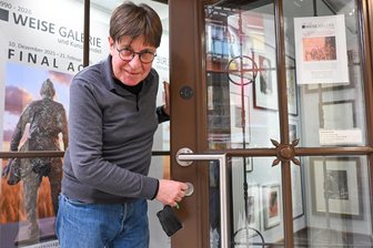 Chemnitz: Der letzte Tag der Galerie Weise - Das Zuschließen nach dem letzten Besucher ist symbolischer Art.