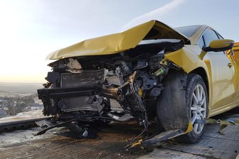 Chemnitz: Drei Schwerverletzte nach Frontalzusammenstoß auf B 95 - Bei dem Unfall wurden drei Personen schwer verletzt.
