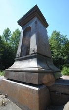 Chemnitz: Durchbruch für Brunnen-Pläne -
<p class="artikelinhalt">Eine der äußerst seltenen Aufnahmen des Saxonia-Brunnens gelang im Sommer im Küchwald: Die Reste des Wasserspiels sind dort auf einem Grünflächenstützpunkt der Stadt eingelagert. </p>