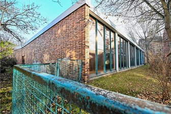 Chemnitz: Einstige Schwimm-Lernstätte an der Bernsdorfer Straße wird abgerissen - Im Juni 2017 wurde das Hallenbad an der Bernsdorfer Straße geschlossen.