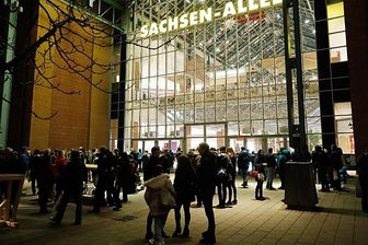 Chemnitz: Entwarnung nach Bombendrohung - 4500 Menschen mussten Sachsen-Allee verlassen - Blieb wegen der Bombendrohung für den Rest des Abends geschlossen: die Sachsen-Allee in Chemnitz.