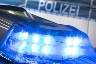 Chemnitz: Fahrgast geht auf Sicherheitsleute und Polizisten los -