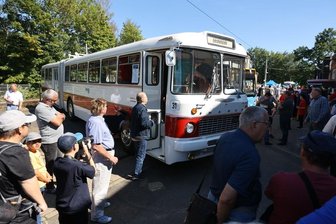 Chemnitz feiert 100 Jahre Stadtbus: Darum ist dieses historische Fahrzeug so besonders - Selten und Attraktion für viele Bus-Fans: Der Ikarus 180.