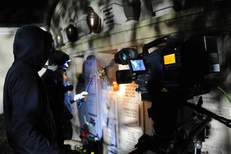 Chemnitz: Fernsehteam stellt Urnen-Diebstahl nach -
