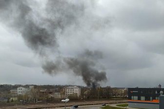 Chemnitz: Garagenbrand sorgt für Rauchsäule -