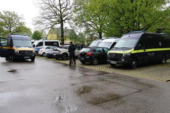Chemnitz: Gefahrenstoff in Ebersdorf geborgen - Fast 90 Einsatzkräfte waren bei der Beseitigung beteiligt.