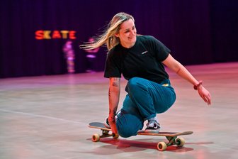 Chemnitz hat den Flow: Kraftverkehr wird zur riesigen Skaterhalle - Luise Müller gründete in Chemnitz eine Longboard-Community. Am Samstag findet im Kraftverkehr ein Event statt.