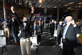 Chemnitz holt den Titel zur Kulturhauptstadt 2025 - Jubel in der Stadthalle Chemnitz.