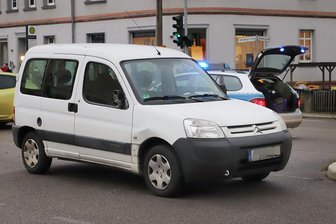 Chemnitz: Jugendliche nach Unfall im Krankenhaus - Bei einem Unfall im Chemnitzer Stadtteil Hilbersdorf ist am Donnerstag eine Jugendliche verletzt worden.