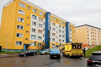Chemnitz: Jugendlicher nach Raubversuch verletzt - In die Kurt-Schneider-Straße sind am Freitagmittag Polizei und Rettungsdienst ausgerückt.