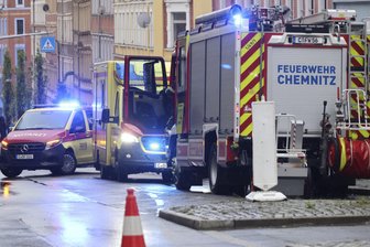 Chemnitz: Kind (3) stürzt aus dem vierten Stock - Ein Kleinkind ist aus einem Fenster auf dem Sonnenberg gestürzt.