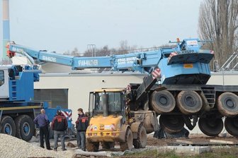 Chemnitz: Kran kracht auf Körperbehindertenschule -
