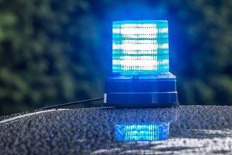 Chemnitz: Mann raubt 21-Jährige aus -