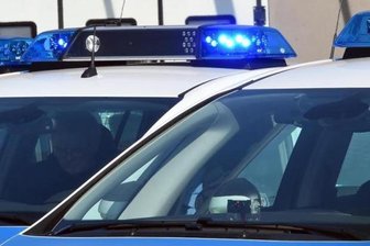 Chemnitz: Mann wirft Bierflasche auf Auto und verletzt Beifahrerin - 