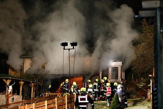 Chemnitz: Mensch stirbt bei Brand in Einfamilienhaus -