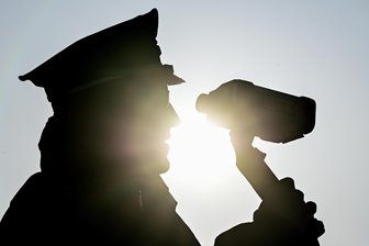 Chemnitz: Mit 195 km/h auf der A4 geblitzt – bei Tempo 100 - Die Polizei hat eine Geschwindigkeitskontrolle durchgeführt.