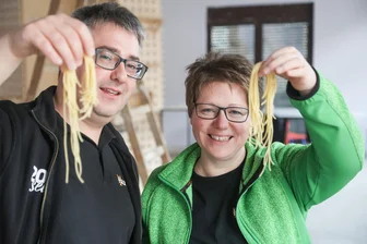 Chemnitz: Mit Handarbeit und Hightech in den Maker Advent - Volker Solbrig und Susanne Kaltofen laden im Advent ein, das Herstellen von Nudeln zu erlernen.