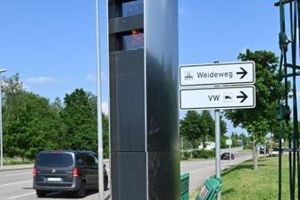 Chemnitz: Neuer Blitzer nahe der Autobahn - Der neue Blitzer soll laut Rathaus "zeitnah" in Betrieb gehen. 