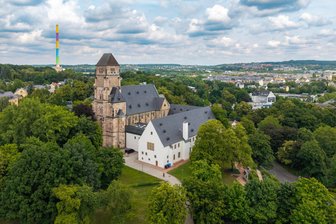 Chemnitz offenbar 300 Jahre älter als bisher angenommen - Auf dem Schloßberg. 1136 wurde hier das Benediktinerkloster gegründet. Aber offenbar ist Chemnitz viel älter.