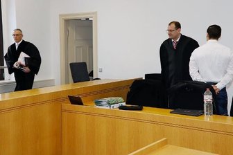 Chemnitz: Polizisten-Schlag gegen Demonstranten - Beamter wird verwarnt - 