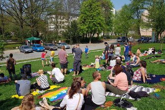 Chemnitz: Protest gegen rechten Infostand - Einwohner des Chemnitzer Stadtteils Sonnenberg versammelten sich zum gemeinsamen Picknick.