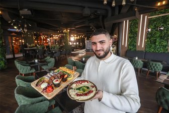 Chemnitz: Restaurant „Chef Ehab“ startet mit Soft Opening im ehemaligen Tillmanns - Familie Abo Khanzeh, die bereits durch ihre Fleischerei und ein Teigwarengeschäft bekannt ist, eröffnete jetzt ihr Restaurant „Chef Ehab“ im Terminal 3. Lammkoteletts und Baba Ghanoush sind Bestandteil der Karte.