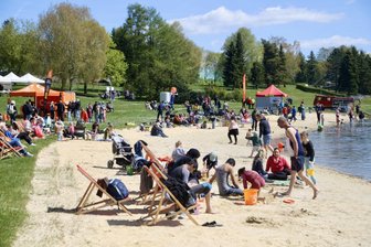 Chemnitz: Saisonstart mit fast 2000 Besuchern am Stausee Rabenstein - Der Stausee Rabenstein lockte bereits zum Anbaden Ende April viele Besucher an.