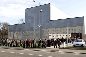 Chemnitz: Sammler stehen Schlange für Münze mit Polymer-Ring - 