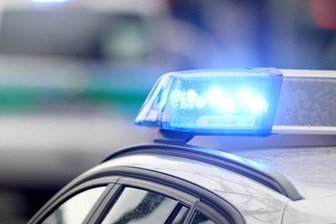 Chemnitz: Sattelzug prallt gegen Brücke -