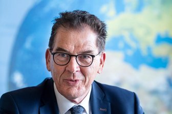 Chemnitz: Scheidender Bundesminister erhält Preis für Nachhaltigkeit aus Chemnitz - Gerd Müller - Bundesminister für wirtschaftliche Zusammenarbeit und Entwicklung