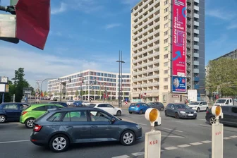 Chemnitz: Sexueller Übergriff in einem Hochhaus-Fahrstuhl - Im Hochhaus an Brückenstraße/Bahnhofstraße kam es zu einem sexuellen Übergriff.