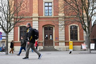 Chemnitz spart: Viel genutzter Bürgerservice an der Sachsen-Allee soll schließen - In Chemnitz sind die Tage der Bürgerservice-Stelle an der Sachsen-Allee gezählt. Bis zu gut 100 Terminen am Tag werden dort bislang wahrgenommen.