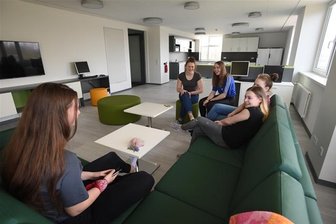 Chemnitz: Sportinternat für sieben Millionen fertig saniert - Wasserballerinnen im neuen Gemeinschaftsraum