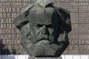 Chemnitz: Stadt verbietet rechte Kundgebung - Vor dem Marx-Monument wollten rechte Gruppen eine Demonstration veranstalten.