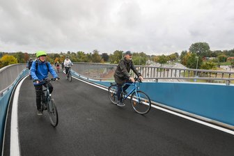 Chemnitz streitet: War die neue Radwegbrücke wirklich nötig? - Mit gut 180 Metern ist die neue Brücke für den Premiumradweg in Chemnitz außergewöhnlich lang.