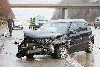 Chemnitz: Totalschaden nach Unfall auf Autobahn - 