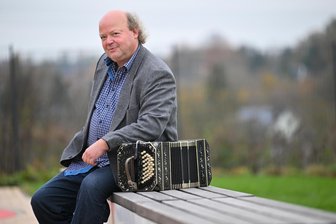 Chemnitz und das Bandoneon: Wie Jürgen Karthe das vergessene Erbe einer Musikinstrumenten-Wiege wiederbelebt - Jürgen Karthe lernte, dass das Bandoneon wie er aus Sachsen stammt. Hier führte es ein eher unscheinbares Dasein, wurde aber parallel im fernen Argentinien kulturell Identitätsstiftend.