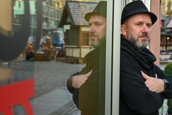 Chemnitz und Ingolstadt: Drama der Innenstädte im direkten Städtevergleich - Kai-Uwe Günther, Inhaber der Boutique Lagatta im Stadtzentrum, kennt die Probleme der Händlerschaft aus langjähriger eigener Erfahrung. Die Schließung des Chemnitzer Kaufhofs, sagt er in der ARD-Dokumentation, wäre eine Katastrophe gewesen. In Ingolstadt ist genau das passiert.