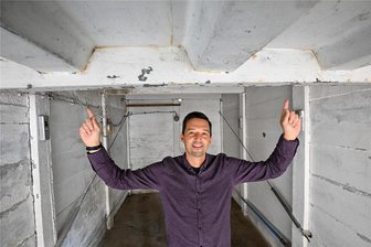 Chemnitz und seine 30000 Garagen: Pierre Duske zeigt, was dort möglich ist - Pierre Duske nimmt am Kulturhauptstadt-Projekt 3000 Garagen teil.