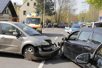 Chemnitz: Unfälle auf Augustusburger Straße und Südring - An der Startankstelle an der Augustusburger Straße in Chemnitz sind am Donnerstagnachmittag drei Autos kollidiert.