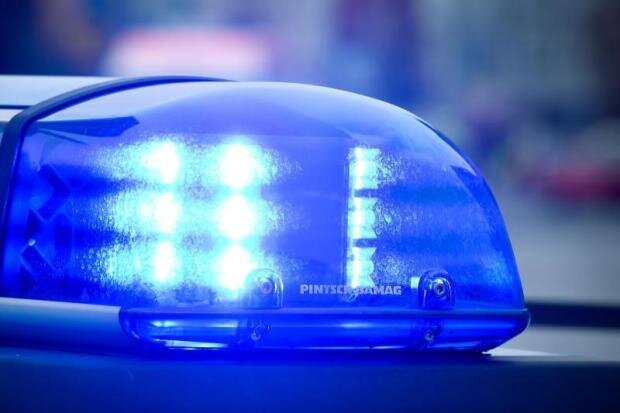 Chemnitz: Verfolgungsjagd endet für Pkw-Fahrer mit vier Anzeigen - Am späten Montagabend wurden zwei junge Erwachsene nach dem Flüchten vor der Polizei festgenommen.