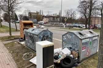 Chemnitz verzeichnet immer mehr illegale Müllablagerungen - Alter Kühlschrank, Reifen, Fahrradfelgen: An der Altchemnitzer Straße haben Unbekannte ihren Restmüll illegal entsorgt.