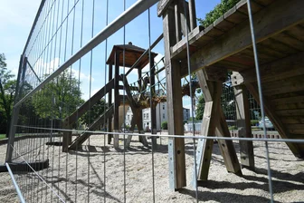Chemnitz vor weiteren Kürzungen: Rathaus lehnt Ausnahmen auch für Kinder und Jugendliche ab - Wegen Reparaturbedarfs über Jahre hinweg gesperrte Spielplätze waren aus dem Chemnitzer Stadtbild zuletzt weitgehend verschwunden. Kehren derlei Missstände nun zurück?