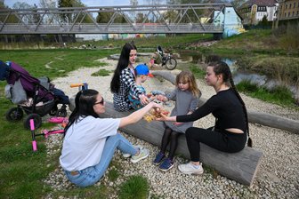 Chemnitz: Was blüht den grünen Interventionsflächen? - Der neue Park am Pleißenbach ist zu einem beliebten Treffpunkt geworden.