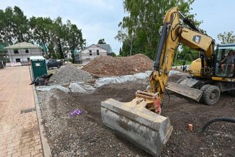 Chemnitz: Weiblicher Straßenname fällt bei Anwohnern durch - An der Lichtenauer Straße in Ebersdorf entsteht eine Siedlung mit bis zu 18 Eigenheimen. Die Straße dort sollte nach der Künstlerin Elisabeth Ahnert benannt werden. Doch nun haben sich die künftigen Bewohner und deren Mitstreiter im Umfeld mit einem eigenen Vorschlag durchgesetzt. 