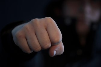 Chemnitz: Wer hat zuerst zugeschlagen? Das Amtsgericht verhandelt eine Körperverletzung - Wer ist Täter, wer Opfer? Das Gericht muss aufklären.
