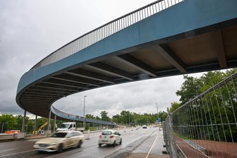 Chemnitz: Wichtige Verbindung zur A 72 vorzeitig wieder offen - Fünf Tage war die Kalkstraße dicht. In wenigen Stunden ist sie wieder offen.