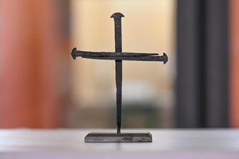 Chemnitz wird Teil der weltweiten Gemeinschaft des Coventryer Nagelkreuzes - Noch steht Stephan Tischendorfs eigenes, kleines Nagelkreuz in St. Jakobi.