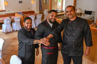 Chemnitz: Zwei Brüder und ein Onkel öffnen tschechisches Bistro in Klaffenbach - Frantisek Fercak, Jan Fercak und Patrik Milak (v. l.)eröffnen am Samstag ihre erste Gaststätte.